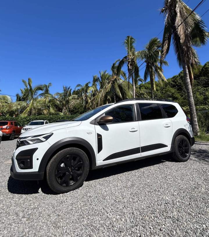 Voiture 7 places à louer La Réunion